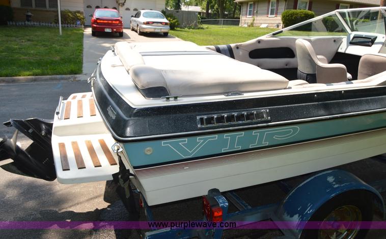 image for item AC9385 1987 VIP speed boat