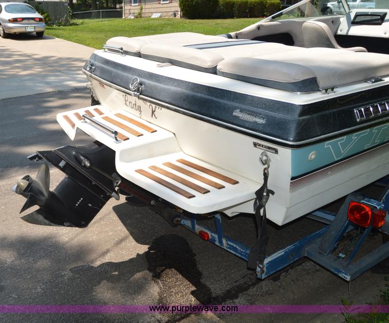 image for item AC9385 1987 VIP speed boat