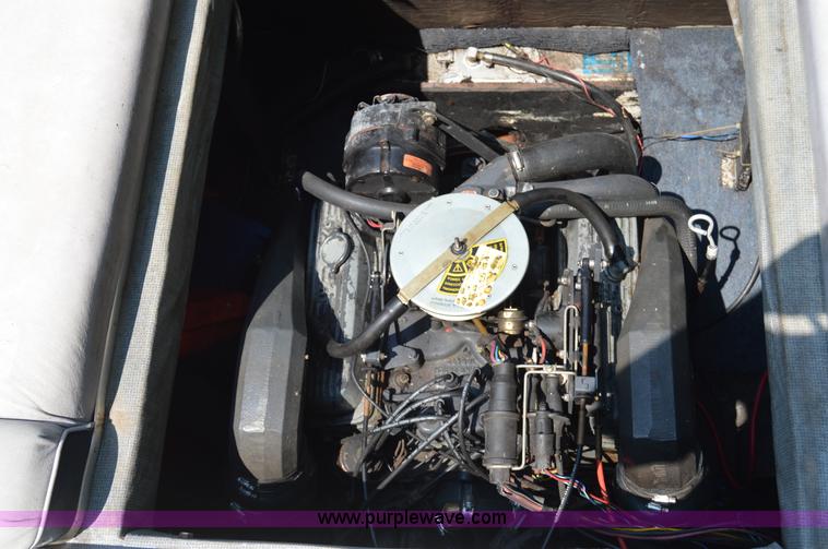 image for item AC9385 1987 VIP speed boat