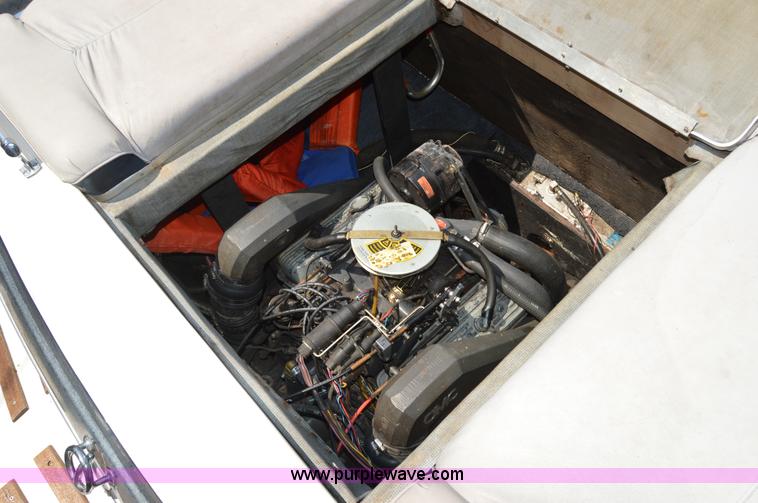 image for item AC9385 1987 VIP speed boat