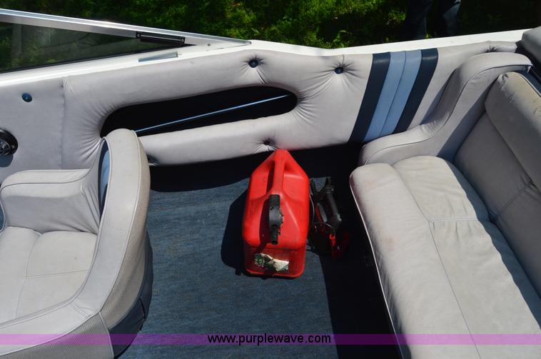 image for item AC9385 1987 VIP speed boat