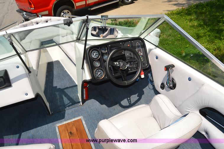 image for item AC9385 1987 VIP speed boat