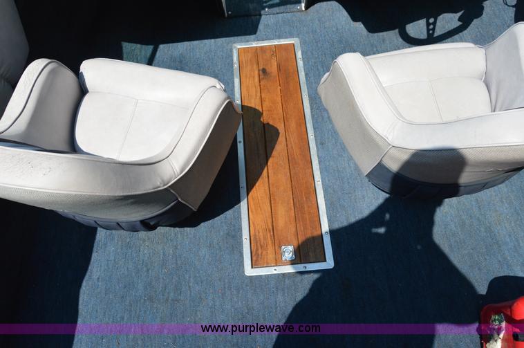 image for item AC9385 1987 VIP speed boat