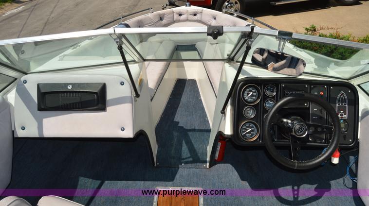 image for item AC9385 1987 VIP speed boat