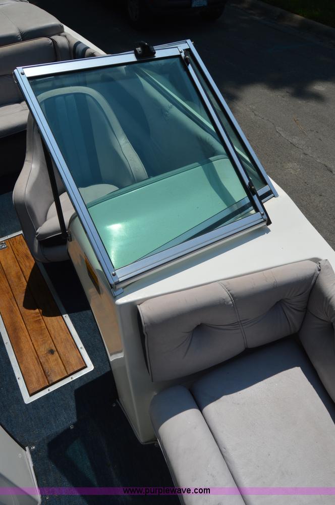 image for item AC9385 1987 VIP speed boat