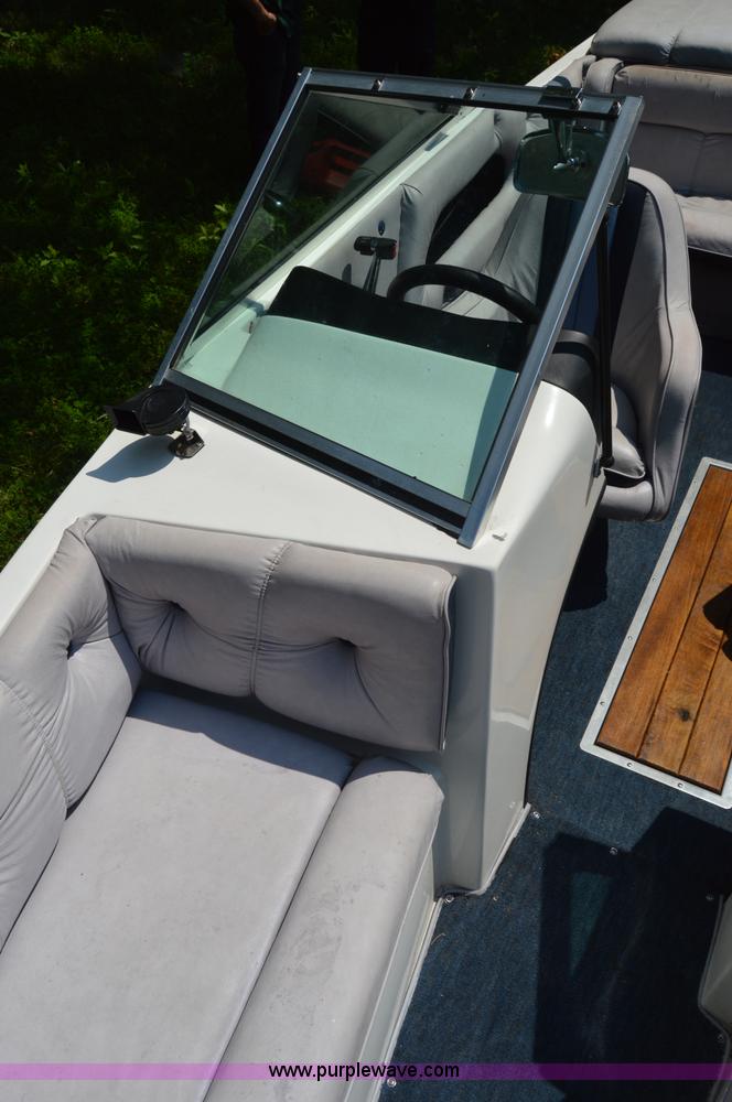 image for item AC9385 1987 VIP speed boat