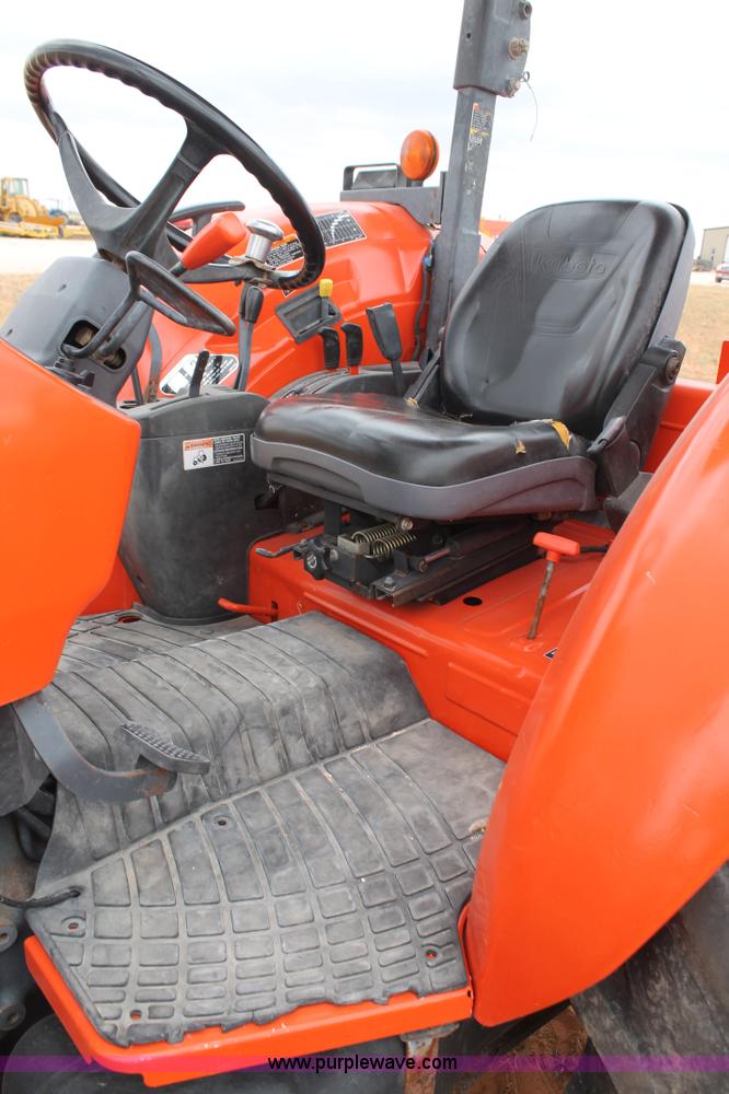 image for item AO9668 Kubota M9540 MFWD tractor
