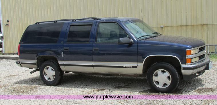 image for item AW9977 1999 Chevrolet Suburban K1500 SUV