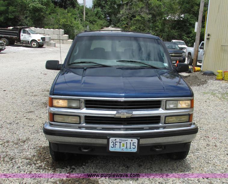 image for item AW9977 1999 Chevrolet Suburban K1500 SUV