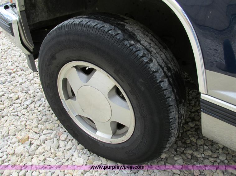 image for item AW9977 1999 Chevrolet Suburban K1500 SUV