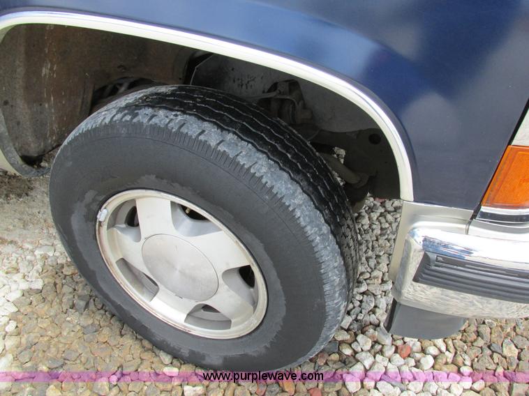 image for item AW9977 1999 Chevrolet Suburban K1500 SUV