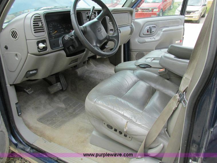 image for item AW9977 1999 Chevrolet Suburban K1500 SUV