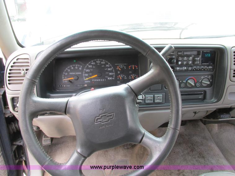 image for item AW9977 1999 Chevrolet Suburban K1500 SUV