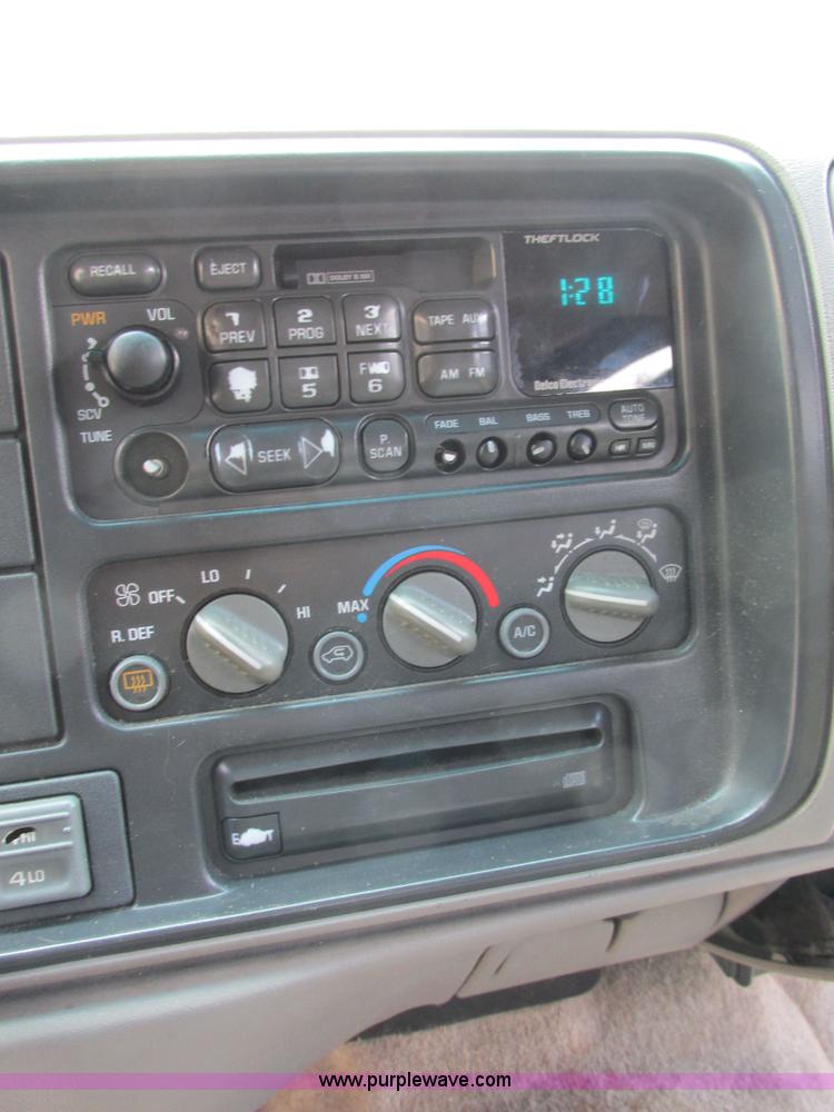 image for item AW9977 1999 Chevrolet Suburban K1500 SUV