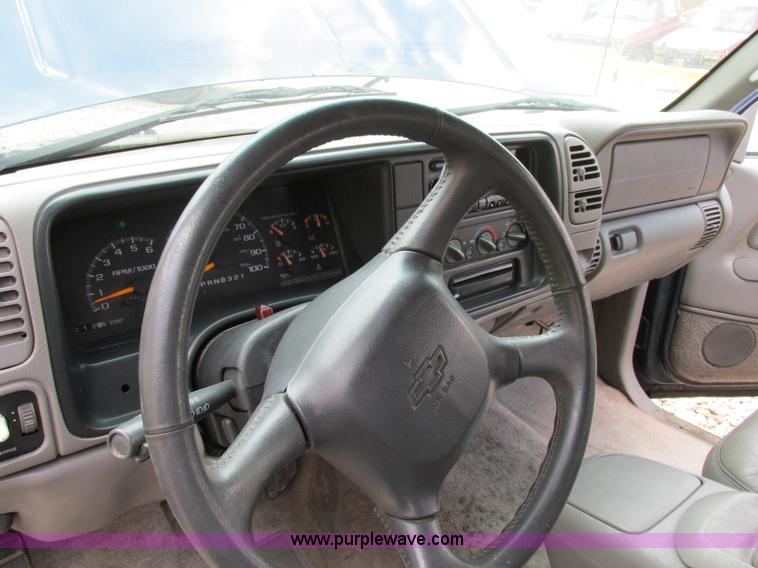 image for item AW9977 1999 Chevrolet Suburban K1500 SUV