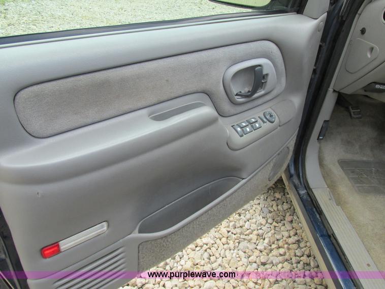 image for item AW9977 1999 Chevrolet Suburban K1500 SUV