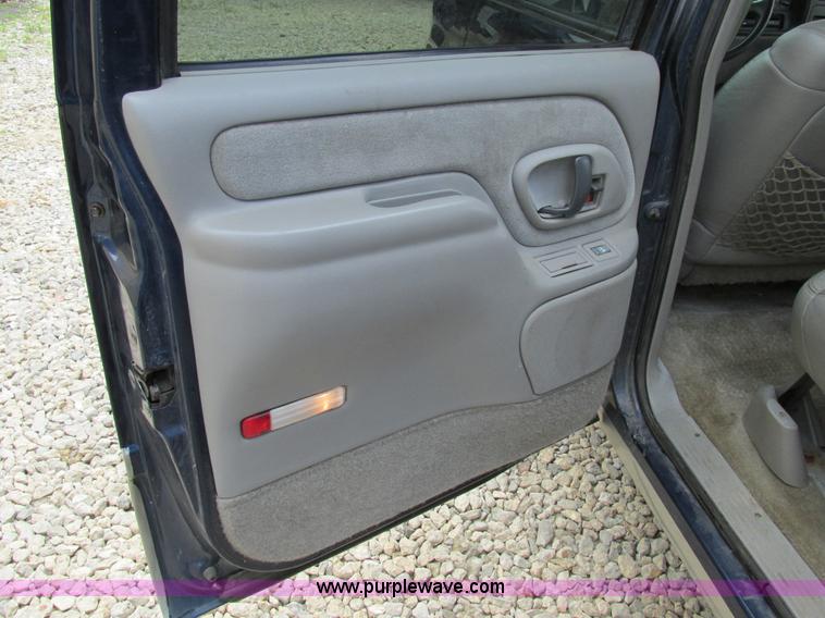 image for item AW9977 1999 Chevrolet Suburban K1500 SUV