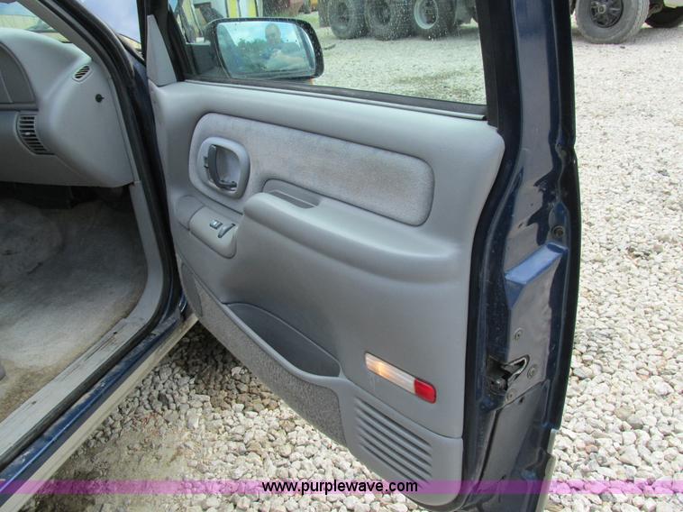 image for item AW9977 1999 Chevrolet Suburban K1500 SUV