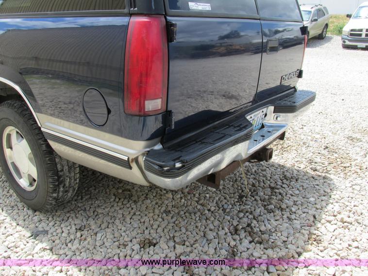 image for item AW9977 1999 Chevrolet Suburban K1500 SUV