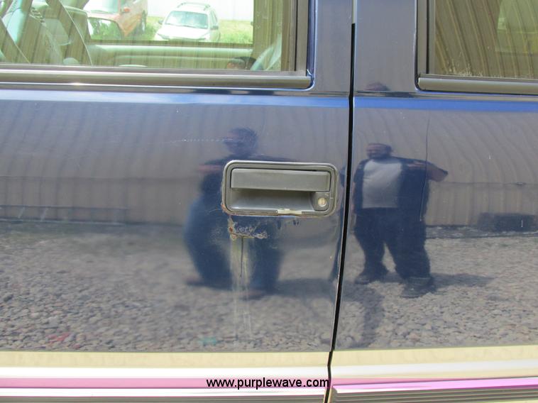 image for item AW9977 1999 Chevrolet Suburban K1500 SUV