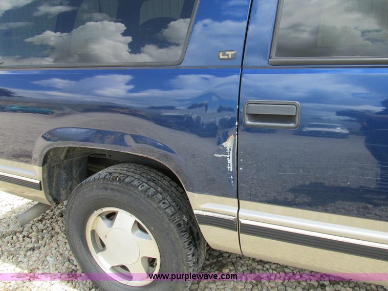 image for item AW9977 1999 Chevrolet Suburban K1500 SUV