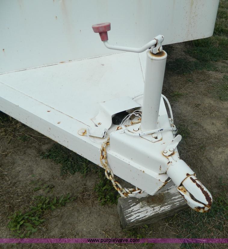 image for item AX9715 1996 WW enclosed trailer