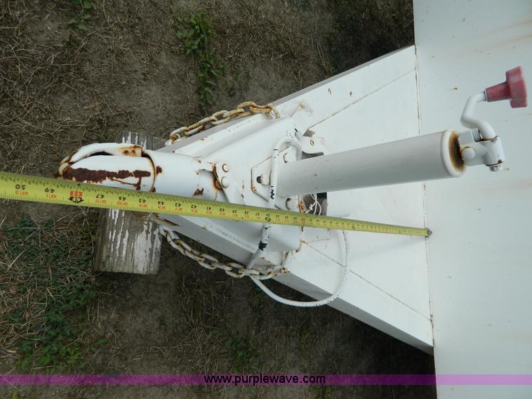 image for item AX9715 1996 WW enclosed trailer