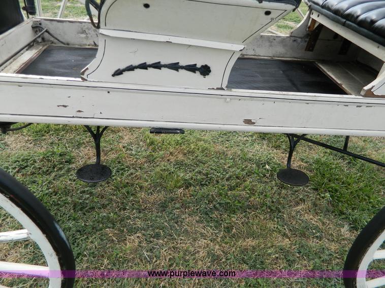 image for item AX9716 Surry horse drawn buggy