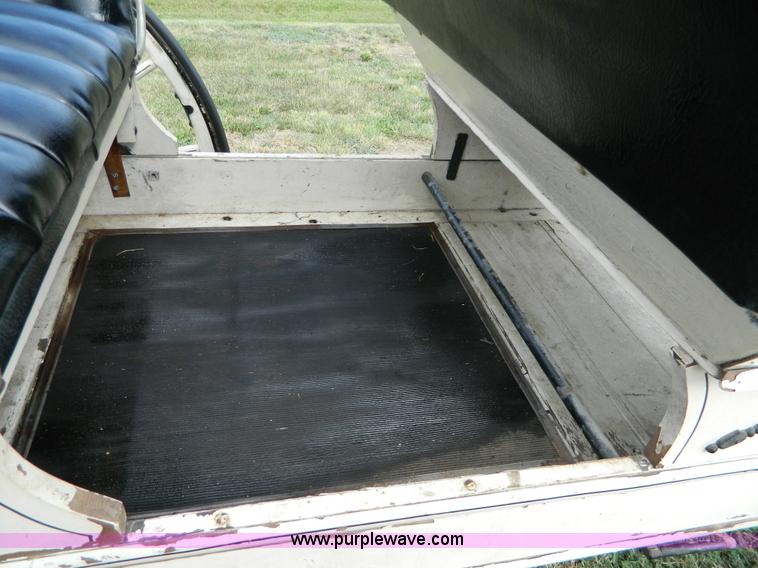 image for item AX9716 Surry horse drawn buggy