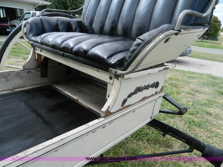 image for item AX9716 Surry horse drawn buggy