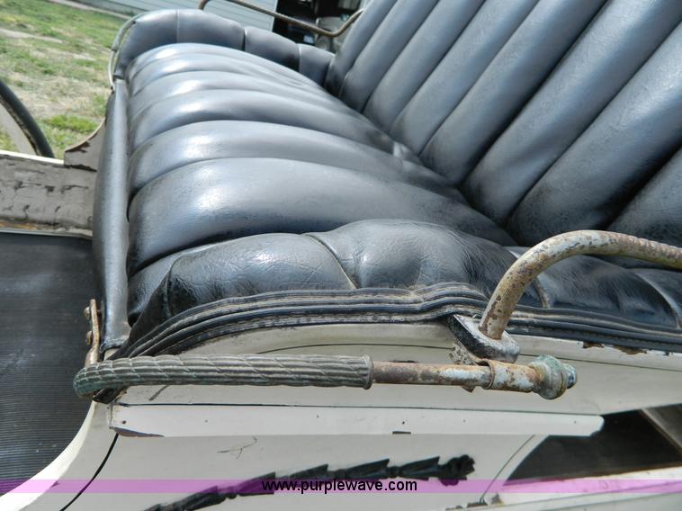 image for item AX9716 Surry horse drawn buggy