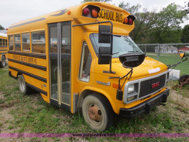 image for item D2110 1997 GMC Savana G3500 school bus