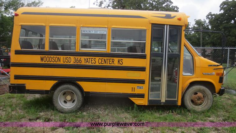 image for item D2110 1997 GMC Savana G3500 school bus