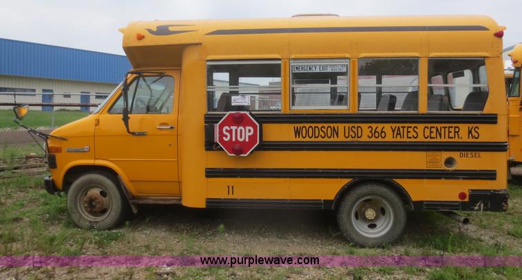 image for item D2110 1997 GMC Savana G3500 school bus