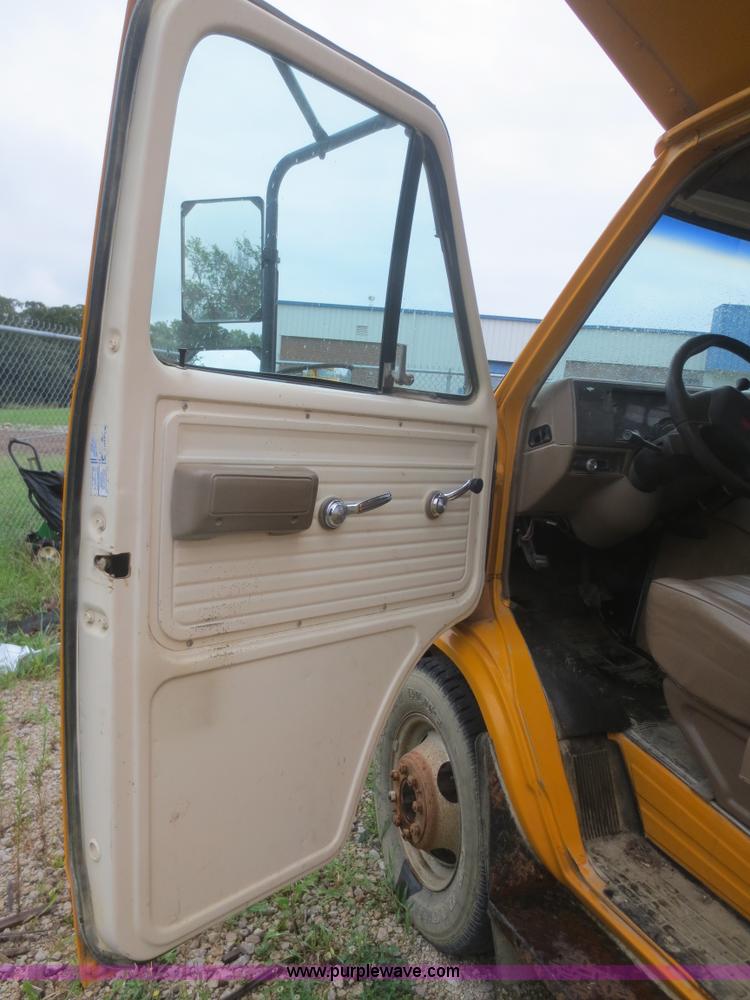 image for item D2110 1997 GMC Savana G3500 school bus