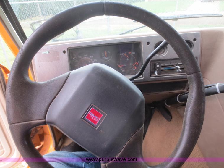 image for item D2110 1997 GMC Savana G3500 school bus