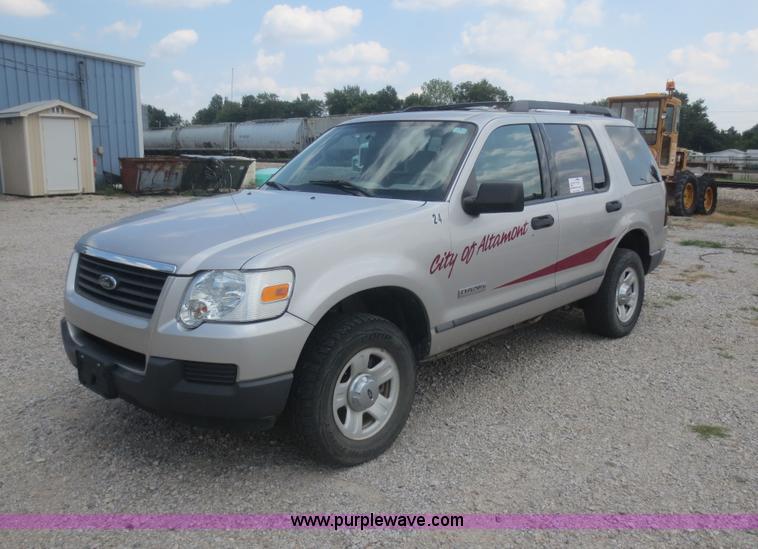 image for item D2111 2006 Ford Explorer XLS SUV