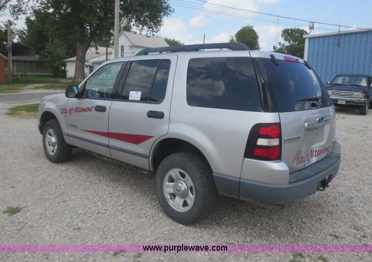 image for item D2111 2006 Ford Explorer XLS SUV