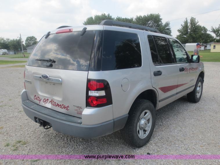 image for item D2111 2006 Ford Explorer XLS SUV