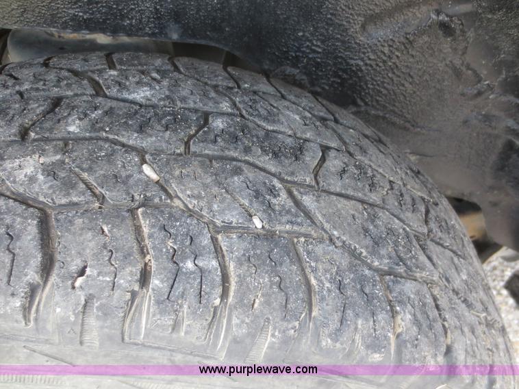 image for item D2111 2006 Ford Explorer XLS SUV