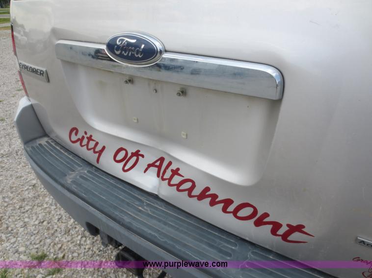 image for item D2111 2006 Ford Explorer XLS SUV