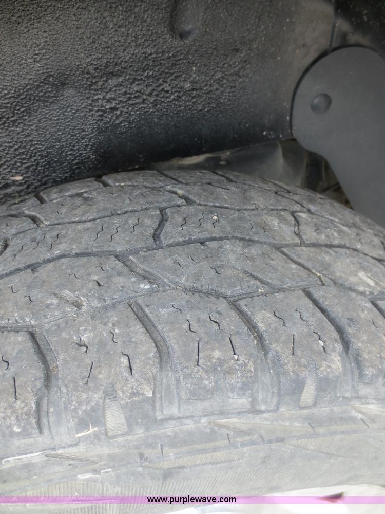 image for item D2111 2006 Ford Explorer XLS SUV