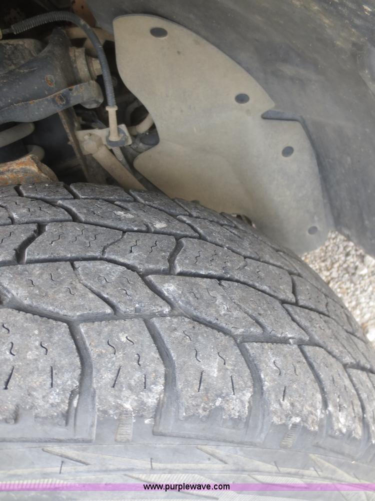 image for item D2111 2006 Ford Explorer XLS SUV