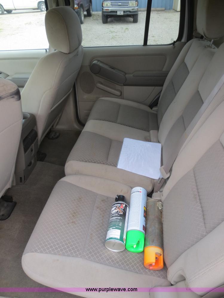 image for item D2111 2006 Ford Explorer XLS SUV