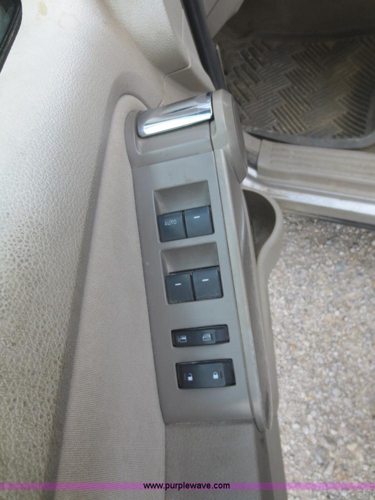 image for item D2111 2006 Ford Explorer XLS SUV