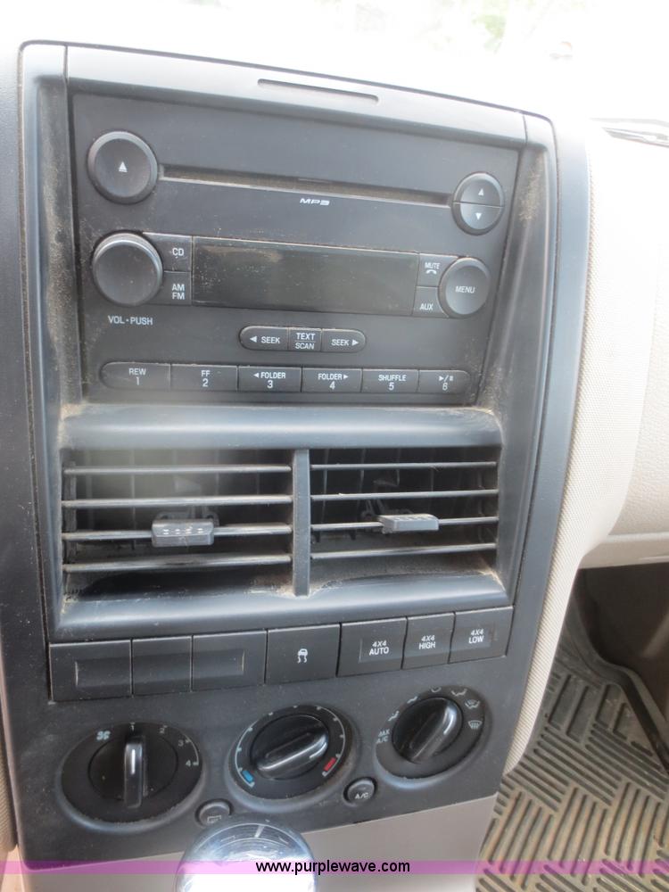 image for item D2111 2006 Ford Explorer XLS SUV