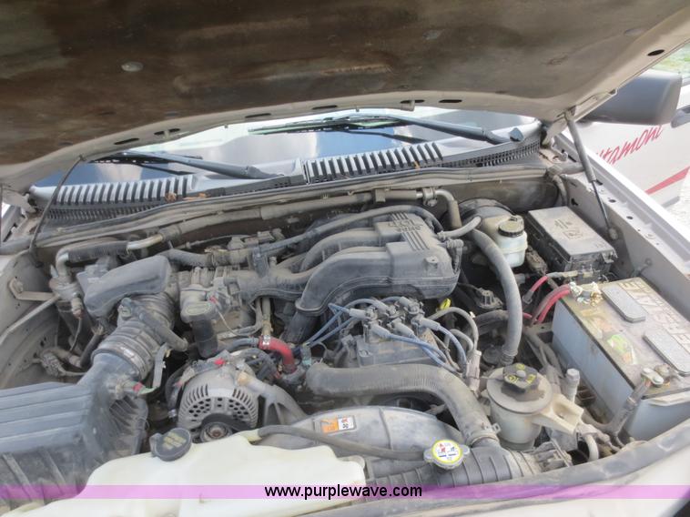image for item D2111 2006 Ford Explorer XLS SUV