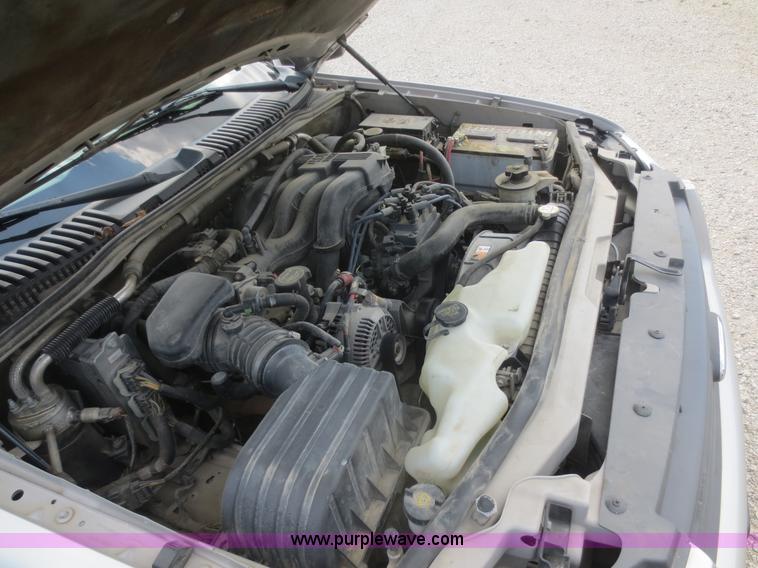 image for item D2111 2006 Ford Explorer XLS SUV