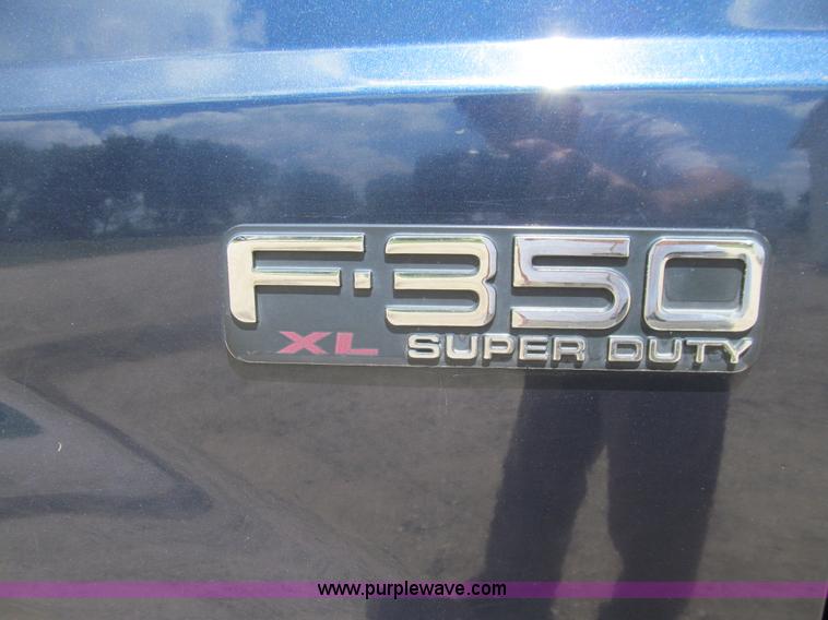 image for item E4927 2001 Ford F350 Super Duty XL flatbed truck