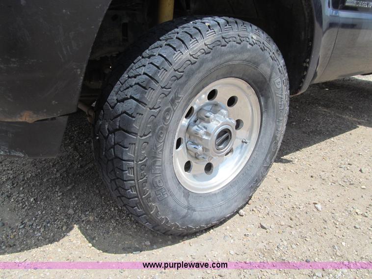 image for item E4927 2001 Ford F350 Super Duty XL flatbed truck